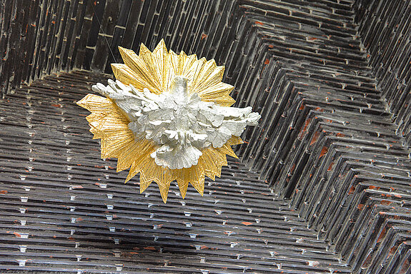 Mary's Mantle Chapel, Kiki Smith - Detailansicht (Foto: ski) Mary's Mantle Chapel, Kiki Smith - Detailansicht (Foto: ski)