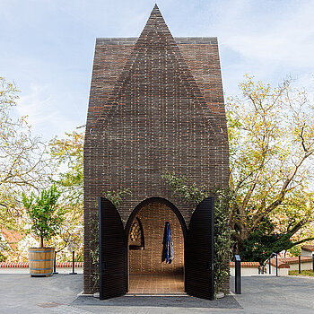 Mary's Mantle Chapel, Kiki Smith (© Diözesanmuseum Freising, Foto: Thomas Dashuber) Mary's Mantle Chapel, Kiki Smith